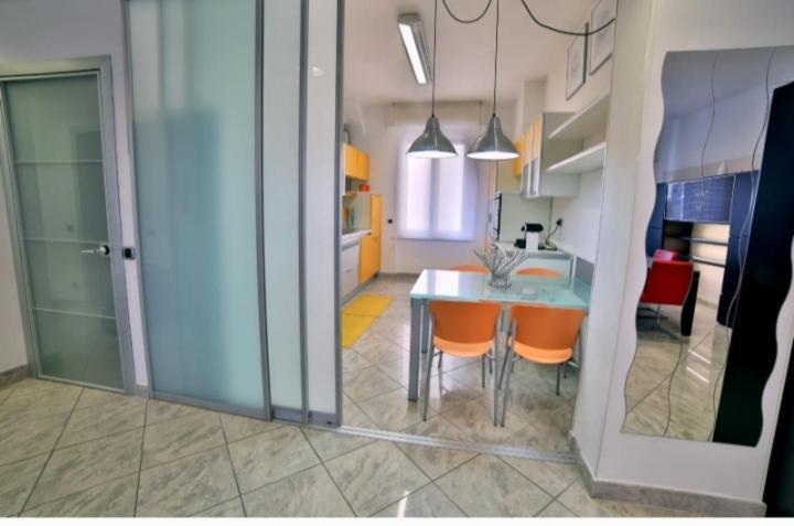 Appartamento Cinque Terre: Idromassaggio e Parcheggio Strategico La Spezia Exterior photo